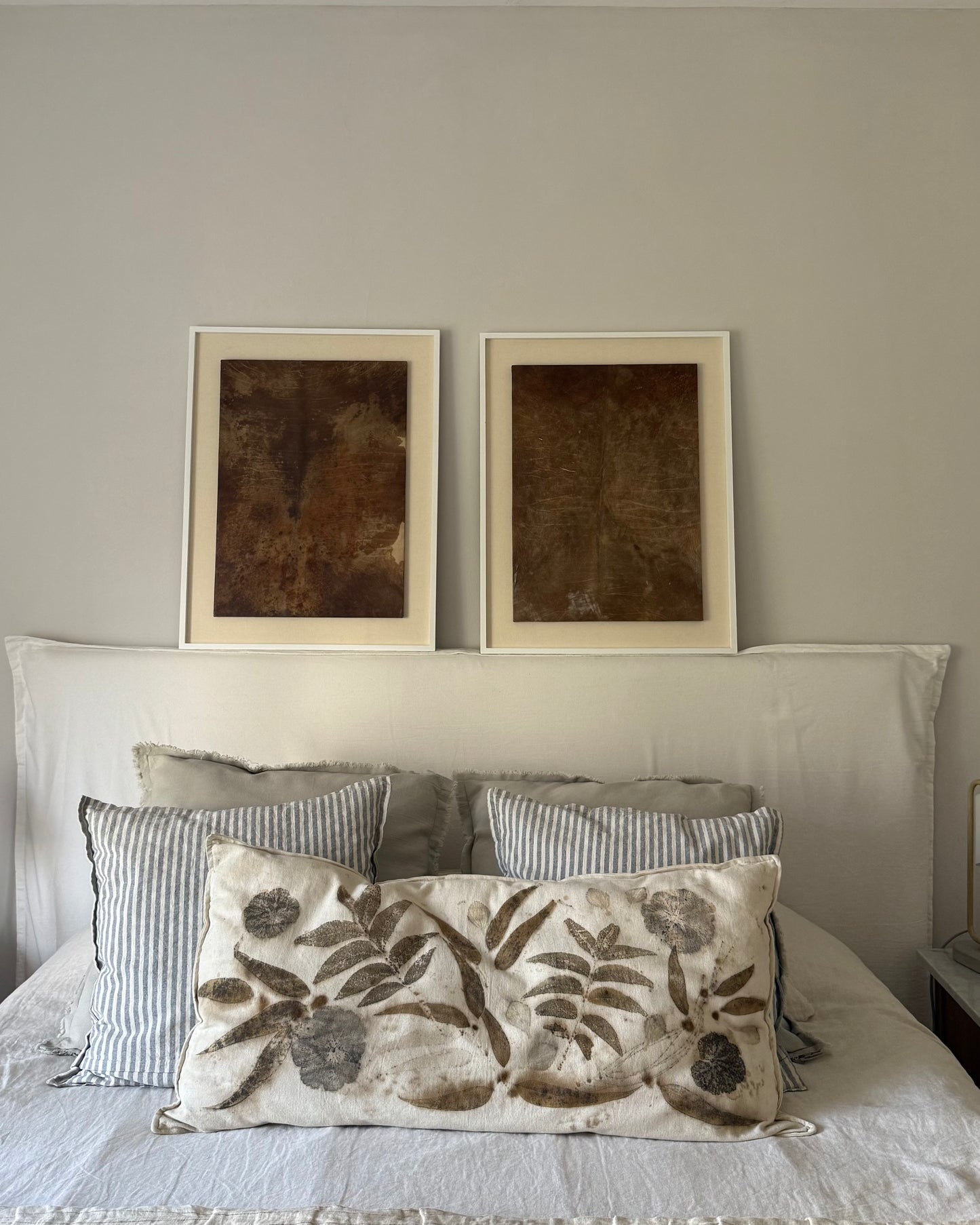 Cuadro en Lonja 73X56 cm Marco blanco