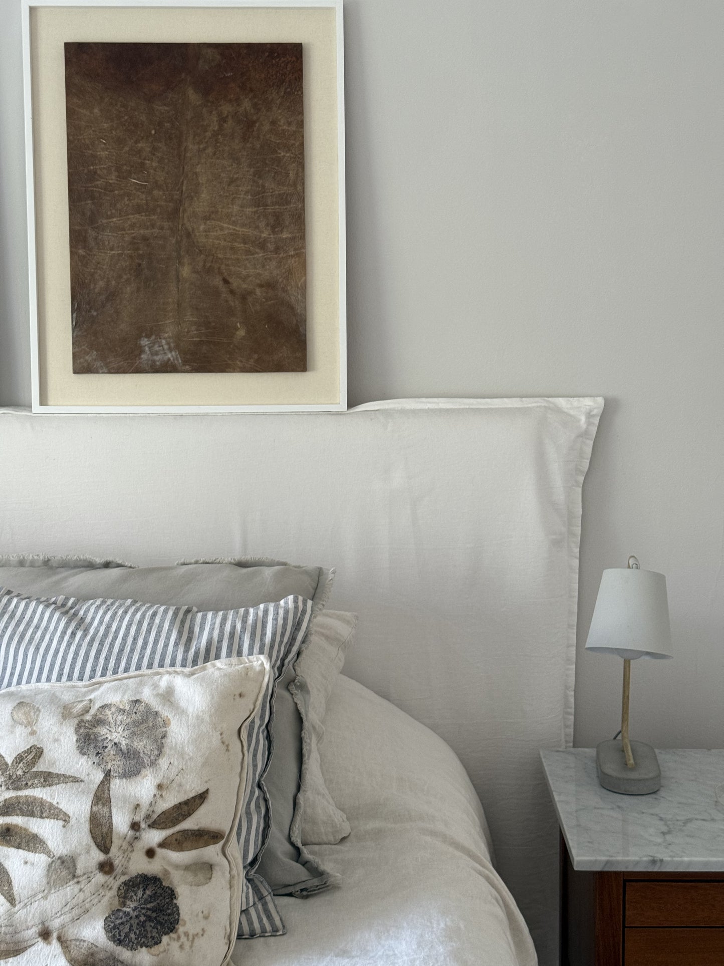 Cuadro en Lonja 73X56 cm Marco blanco