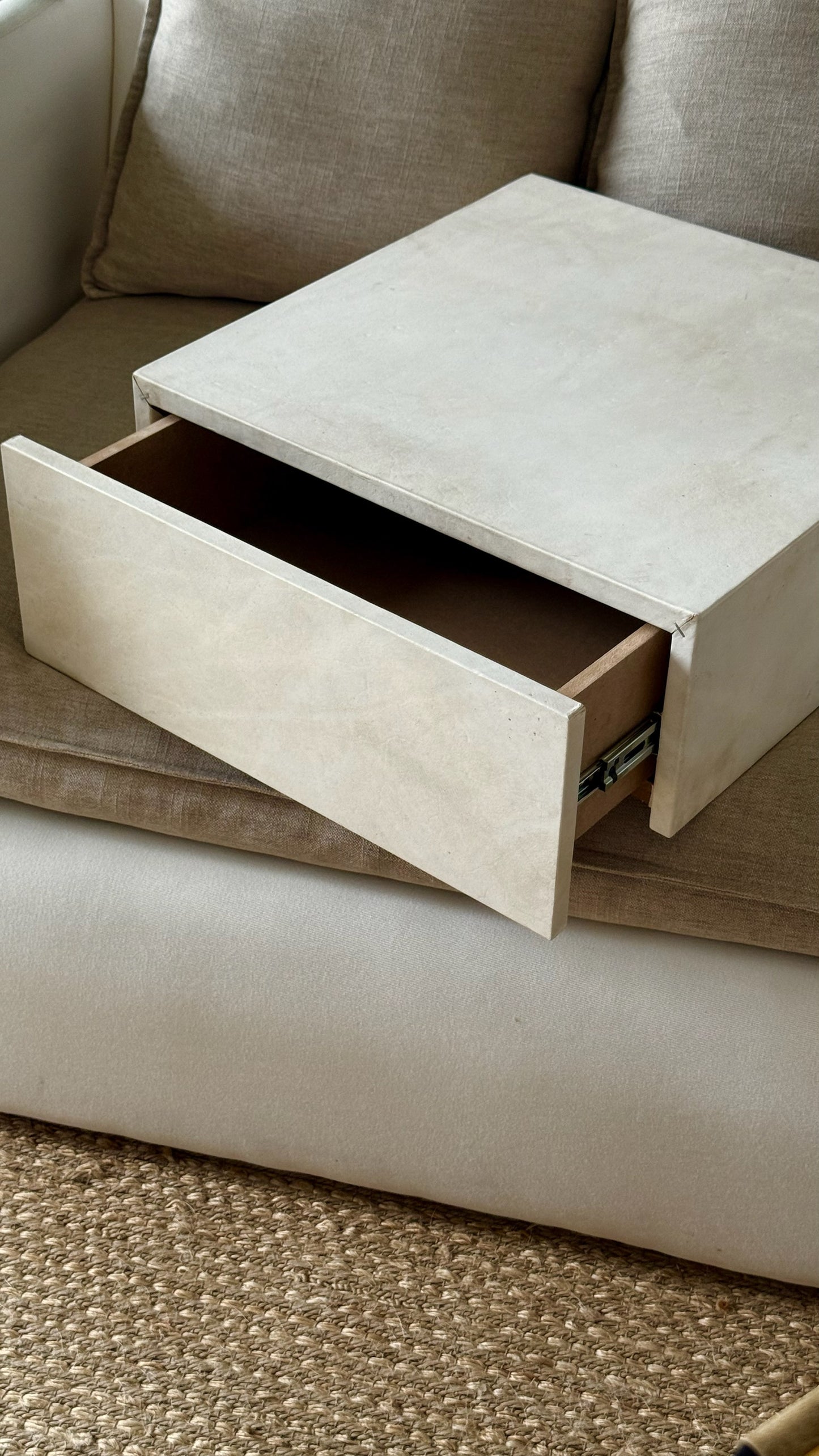Mesa de luz Ceibo lonja blanca 50X50 [Flotante]