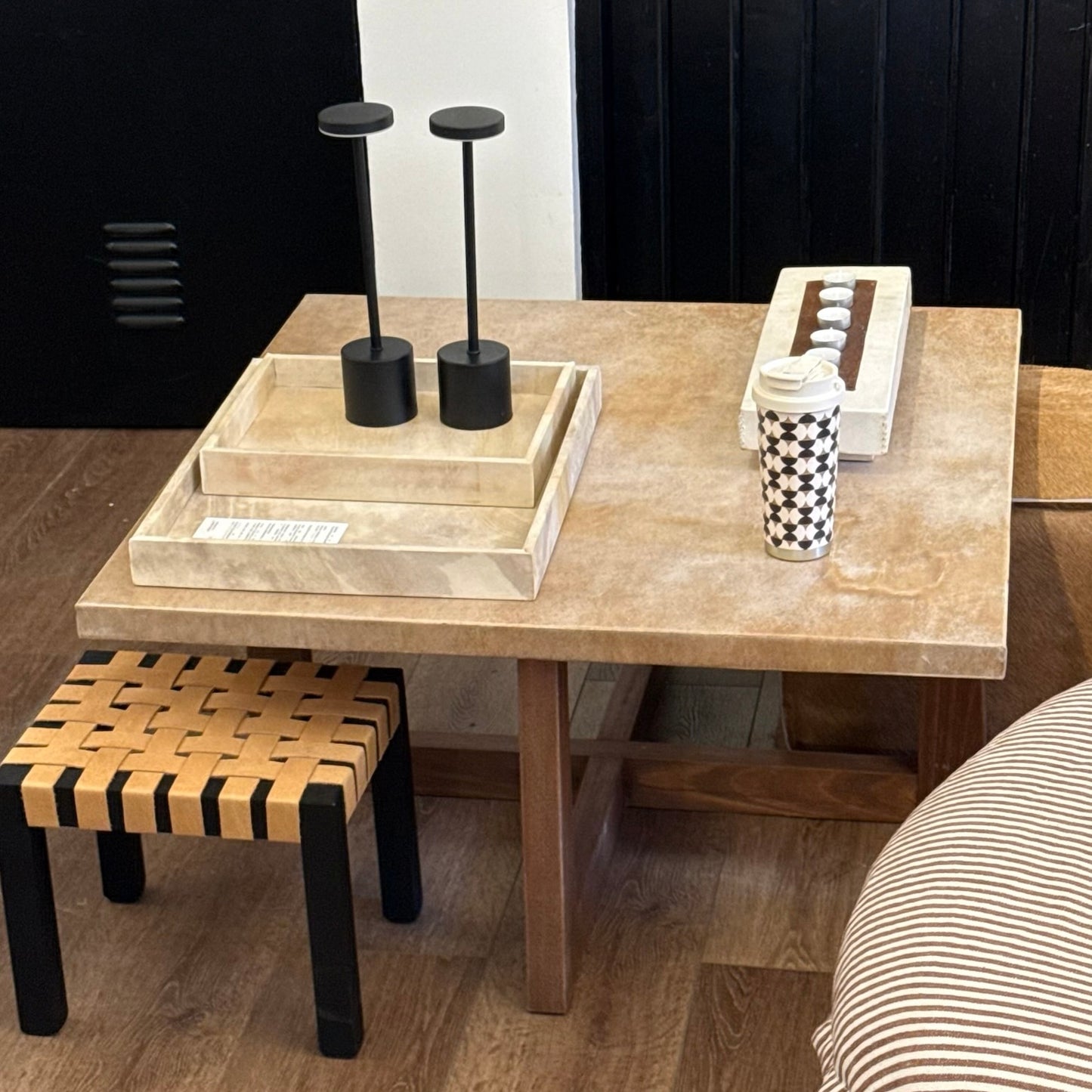 Mesa Vica en lonja 90*90 [ en stock ]