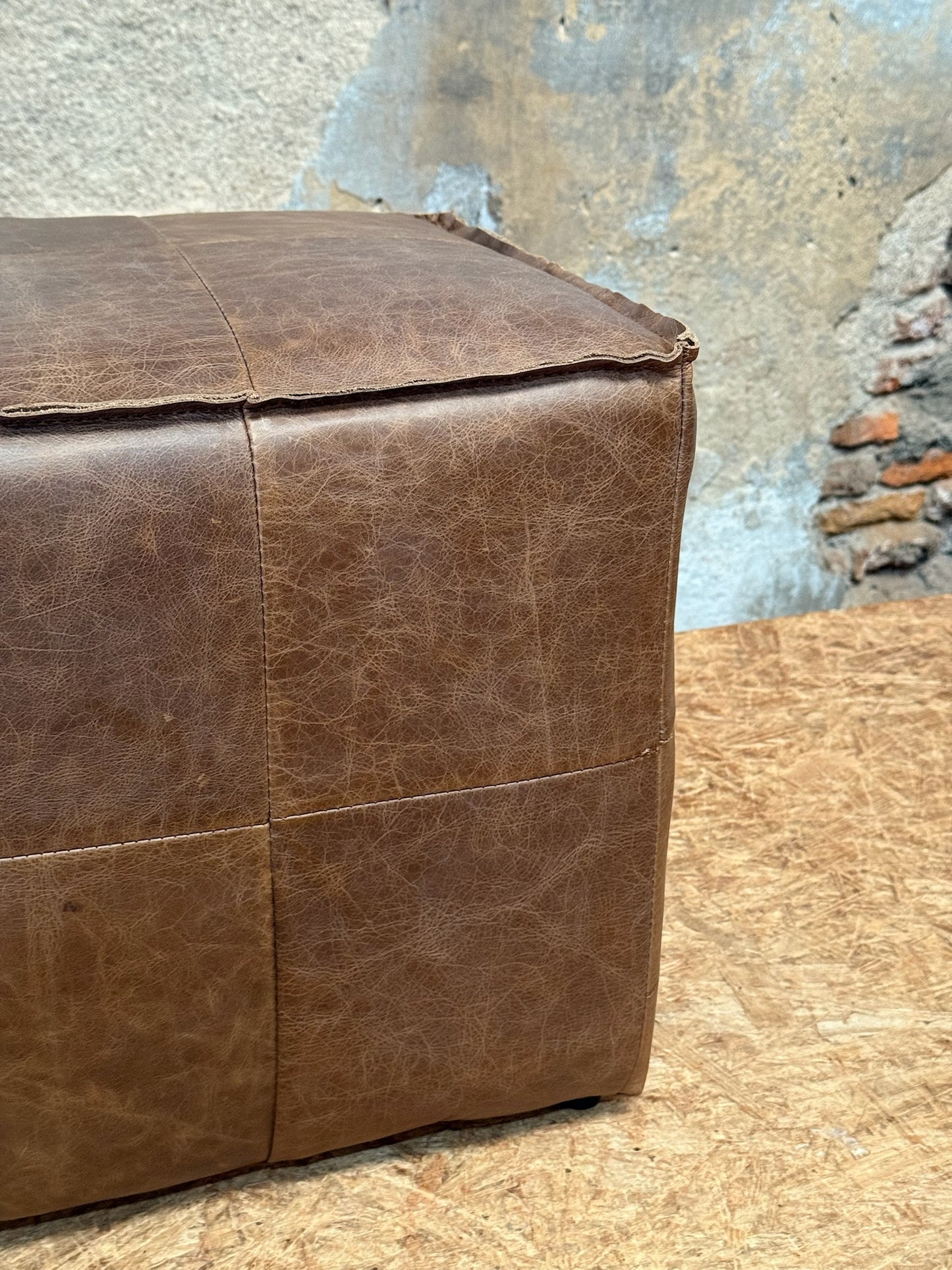 Puff Huma en Cuero Chocolate 40X40