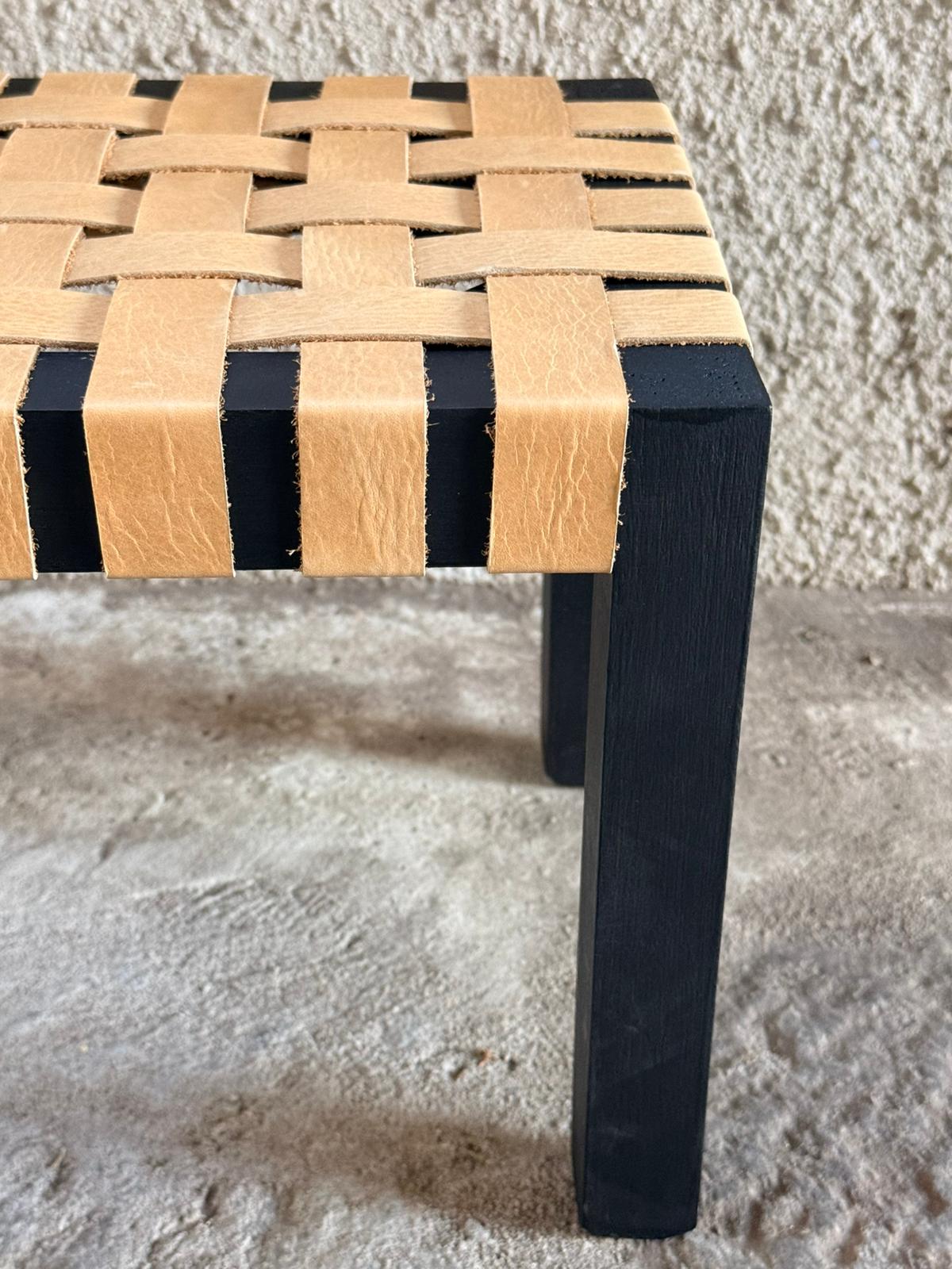 Banco Trenza madera negra en Suela